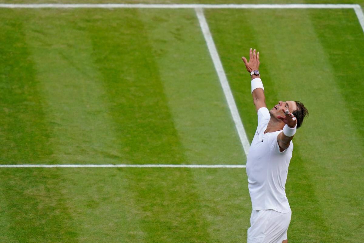 Nadal clasificó a las semifinales de Wimbledon, venciendo al dolor y a Fritz