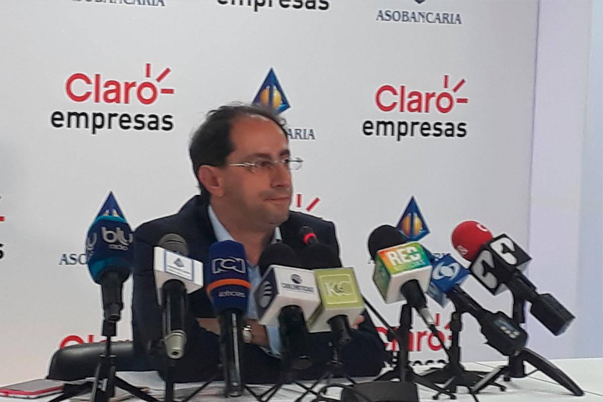 “corrigen” al Gerente del Emisor