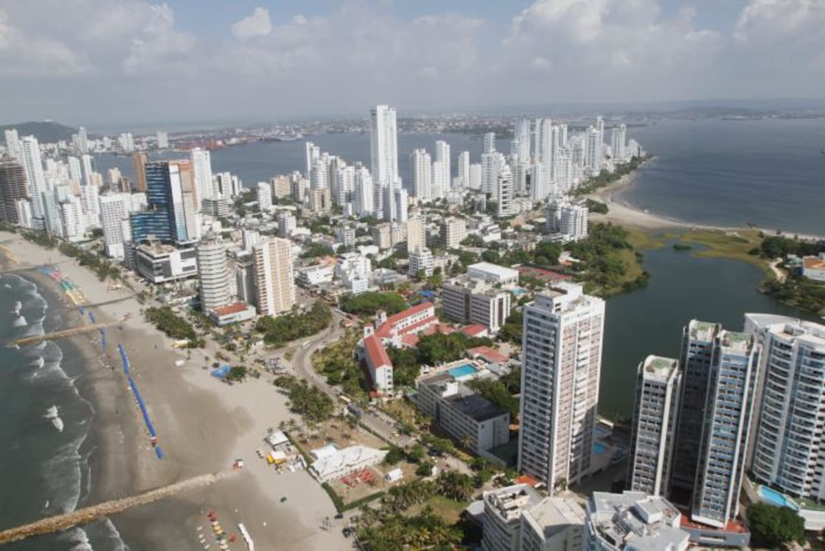 Los edificios deben tener el pararrayos en las esquinas y no en el centro de los edificios, pues el 90% de los rayos llegan a impactar en las esquinas. //ARCHIVO - EL UNIVERSAL