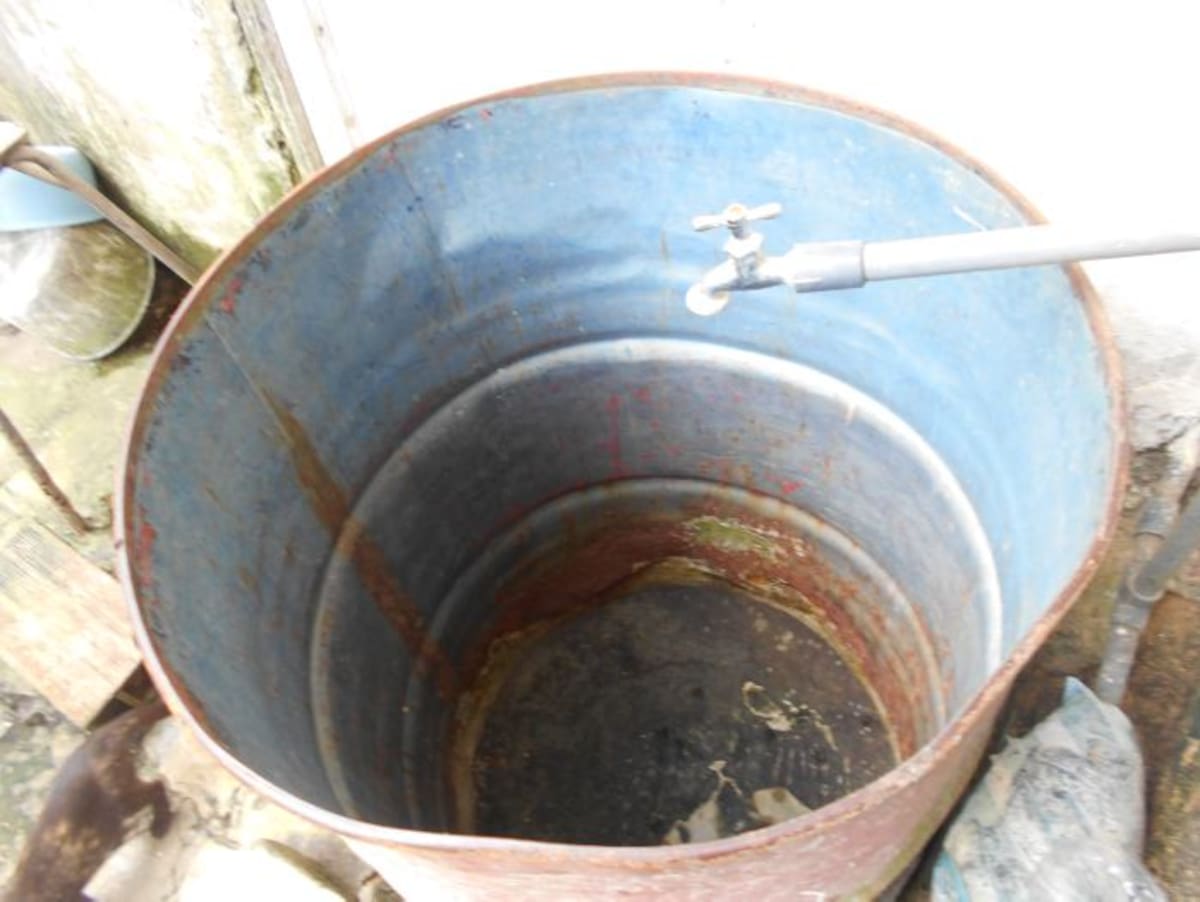 Los habitantes de Turbana deben esperar la llegada de carrotanques que suministra la Alcaldía o particulares para poder tener agua potable en sus viviendas y así utilizarla diariamente en sus quehaceres. Archivo
