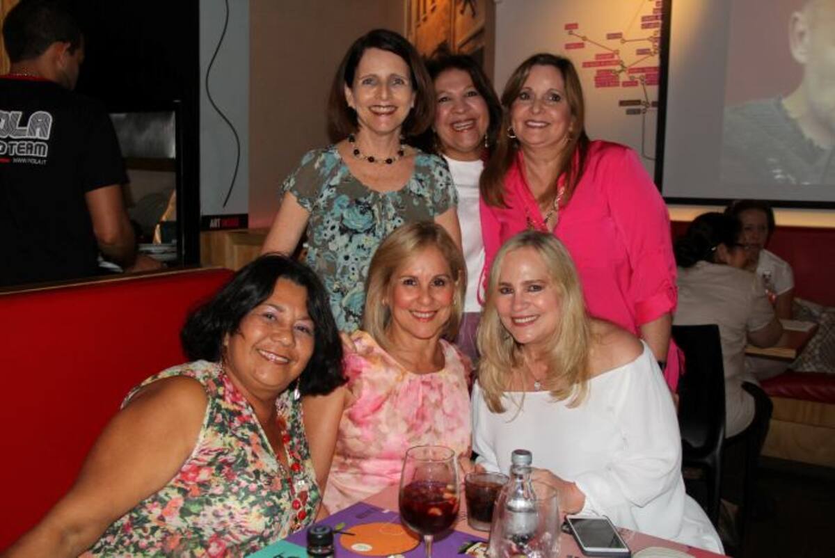 De pie: Grace de Fegaly, Marlene Vélez y Raquel García; sentadas: Guadalupe Riaños, Martha Díaz de Coronado y Amelia Dáger. ZENIA VALDELAMAR - EL UNIVERSAL