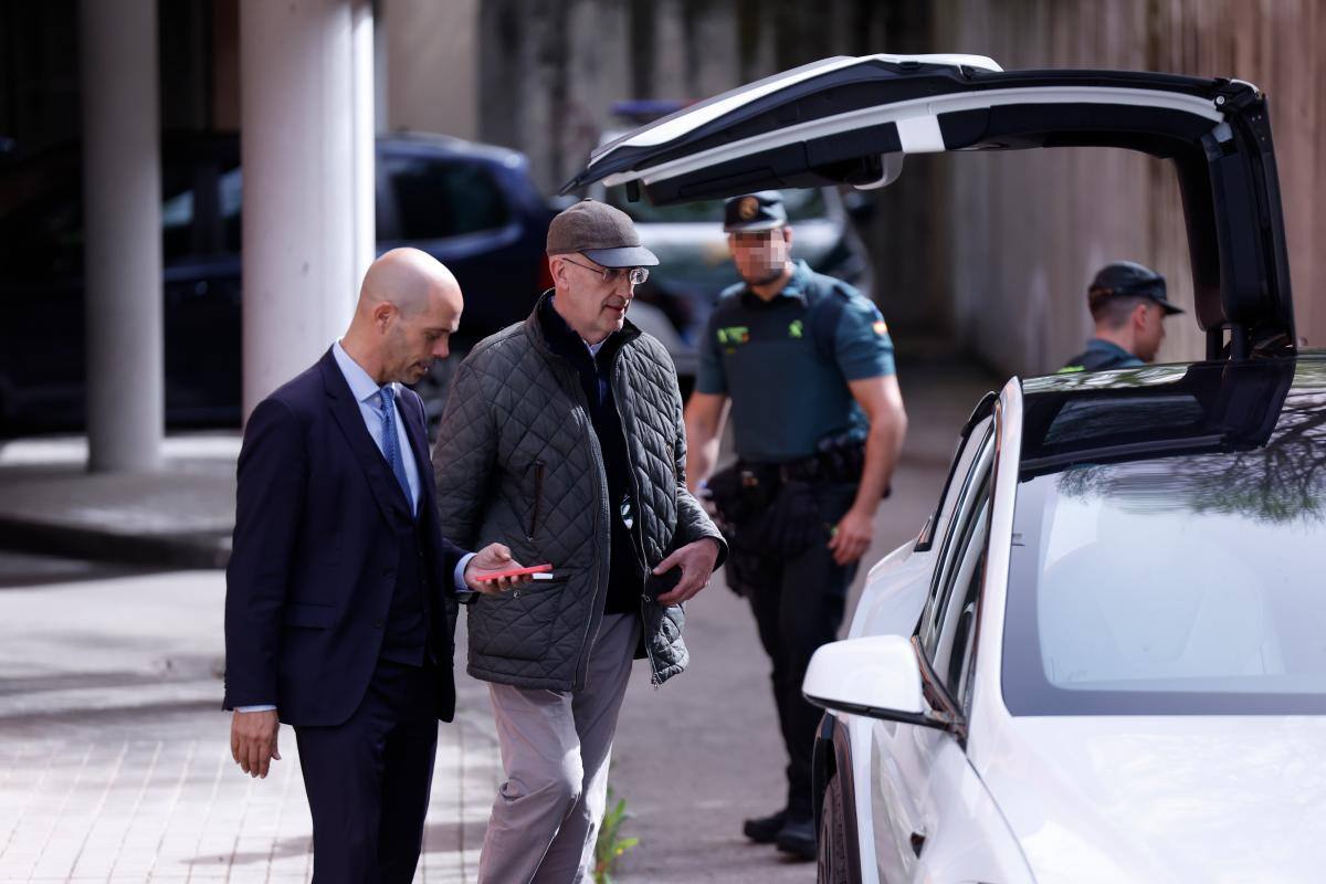 Luis Rubiales, en libertad a la espera de ser citado tras su arresto en el aeropuerto