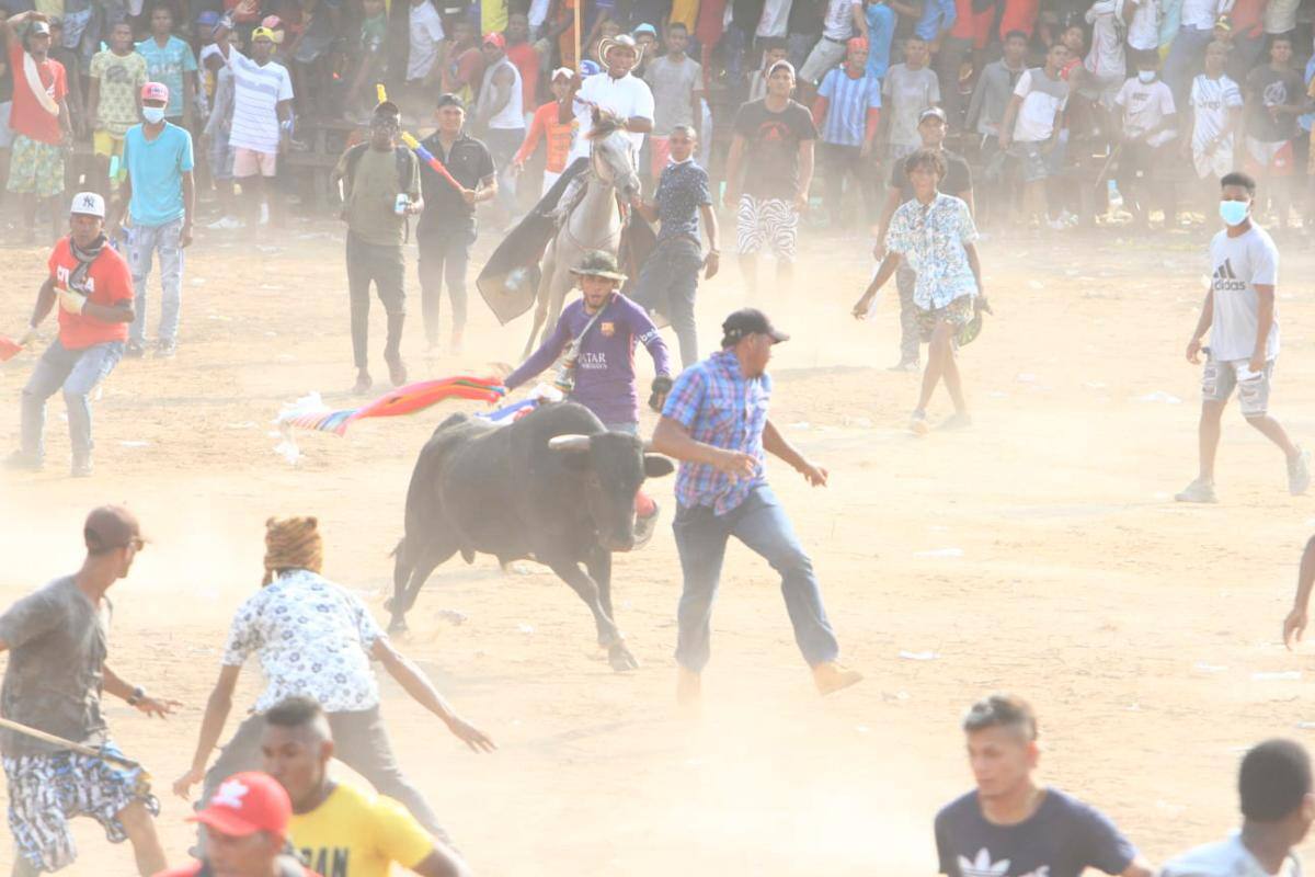 Tarde de corralejas en Arjona. //Julio Castaño- El Universal.