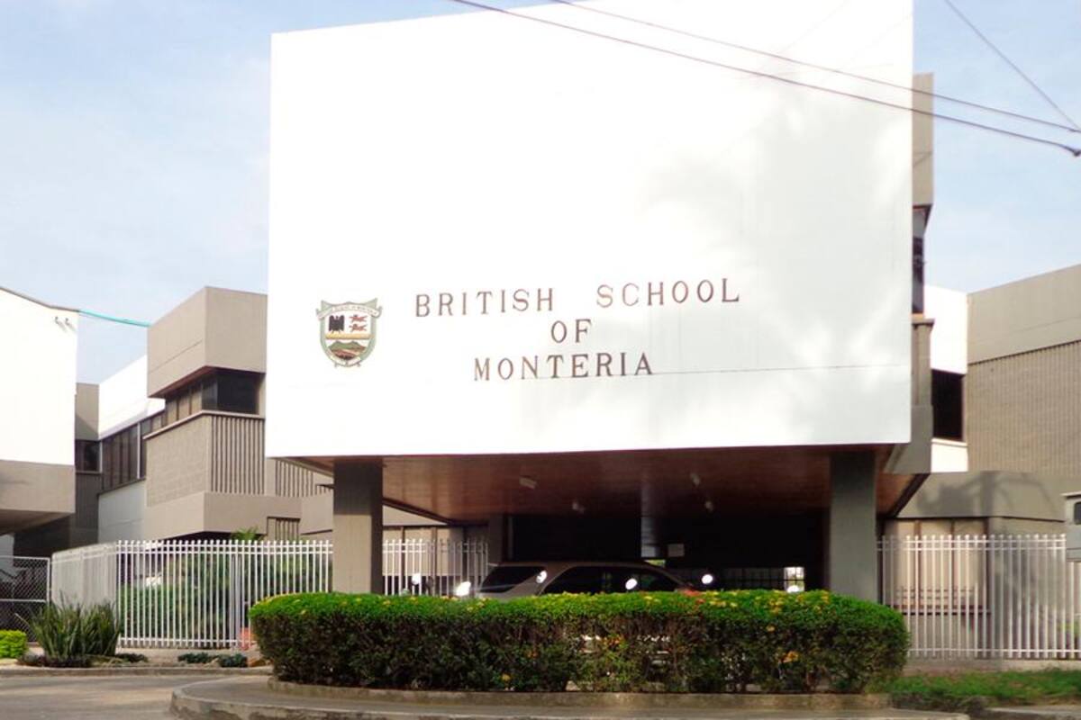 Policía busca los tres jóvenes que lanzaron explosivo en colegio Británico de Montería
