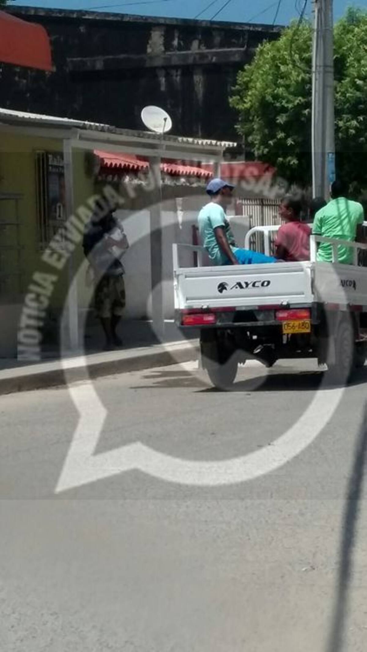 Motocarro empleada para transportar personas. Cortesía