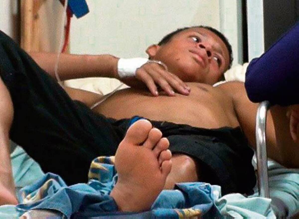 Elber Hernández Pérez está siendo sometido a exámenes para determinar si alguno de sus órganos internos resultó afectado.