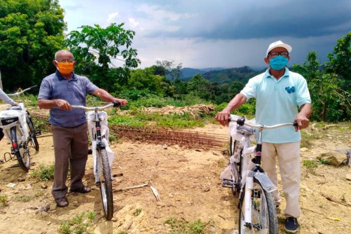 Campesinos de Chengue (Ovejas) reciben bicicletas