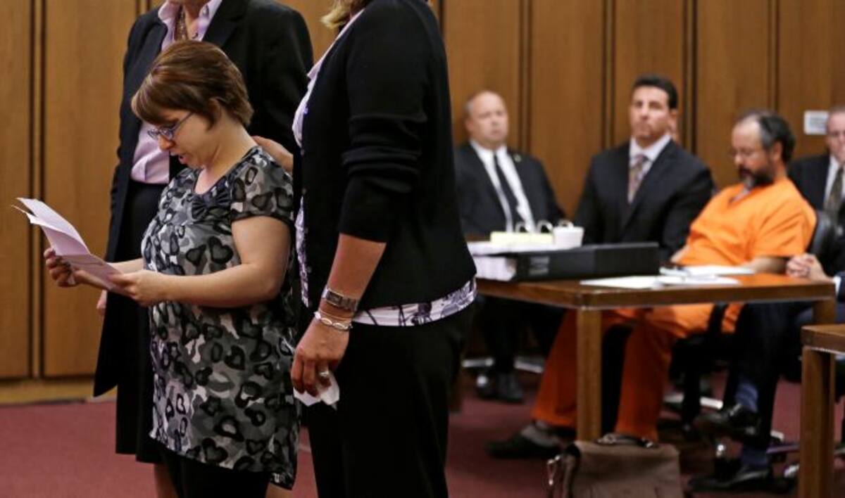 Michelle Knight, una de las víctimas, realiza desgarradoras declaraciones durante la fase de sentencia de Ariel Castro. AP Tony Dejak