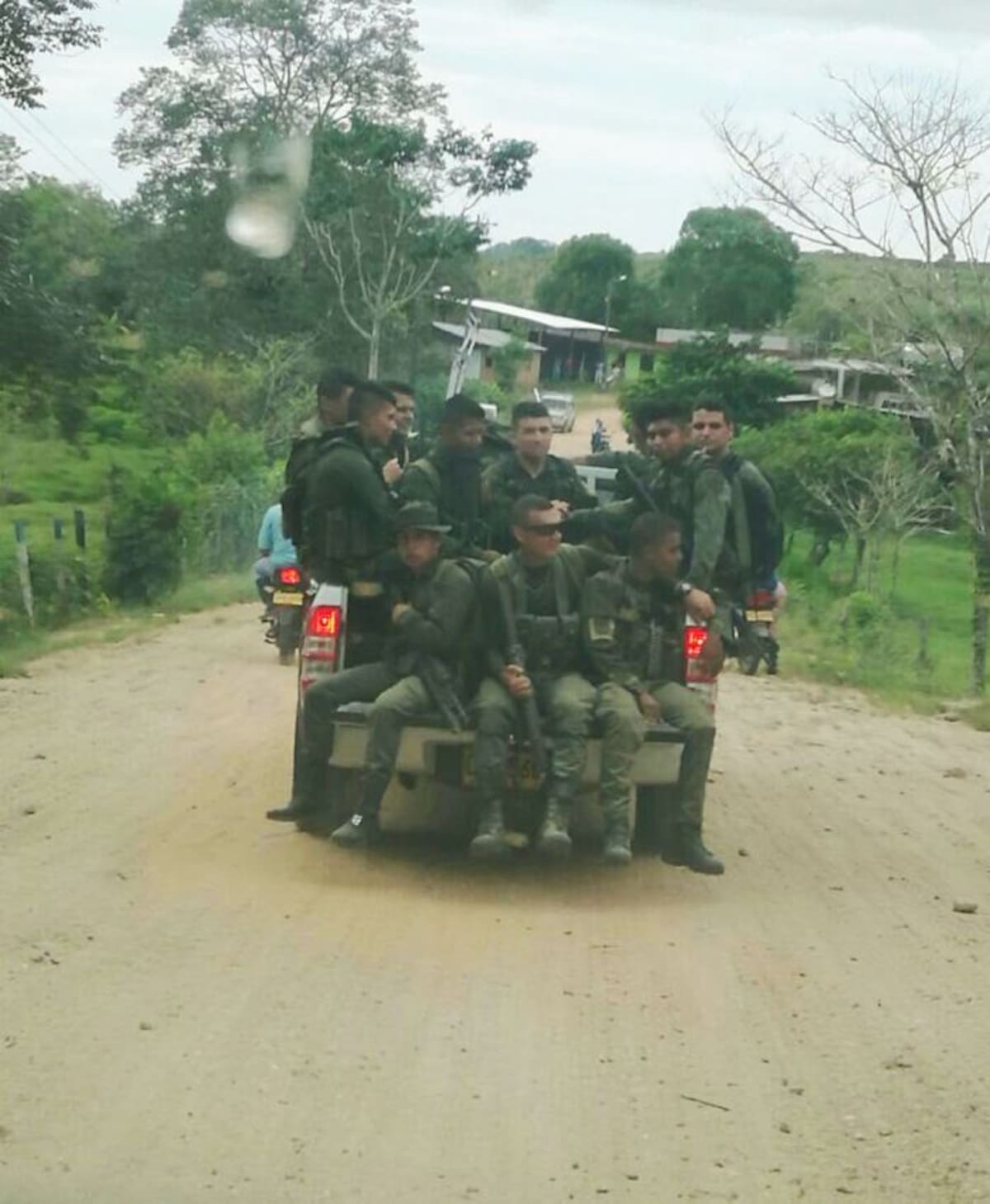 Policías liberados. COLPRENSA