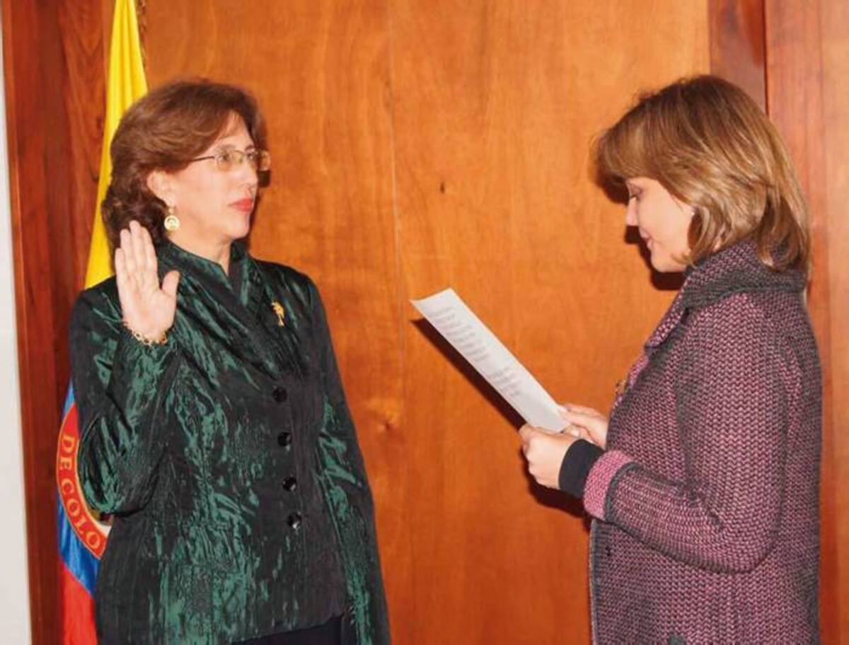 La Ministra de Educación Nacional, María Fernanda Campo, tomó el juramento a Patricia Martínez Barrios, nueva Viceministra de Educación Superior. CORTESÍA