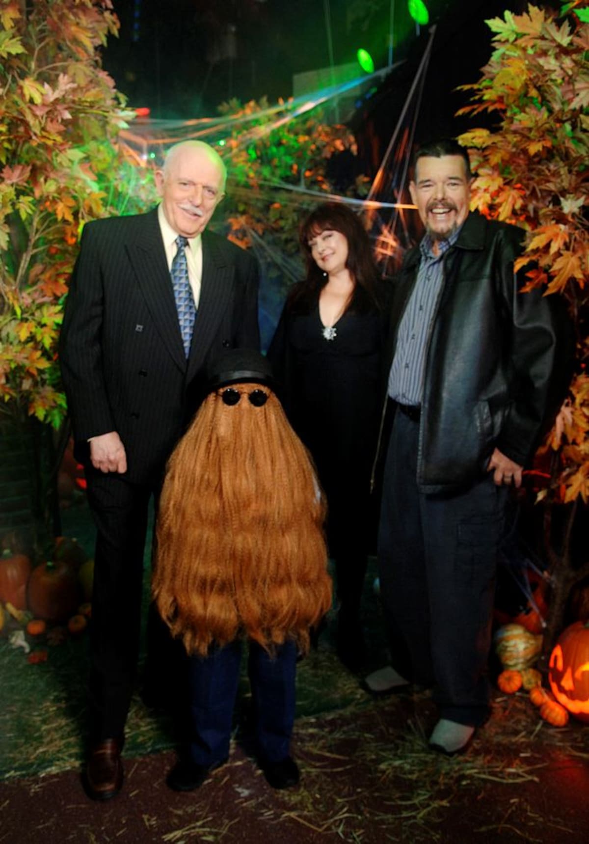 Algunos miembros de la serie 'La familia Adams': John Astin, (Homero Addams), Felix Silla, (La Cosa), Lisa Loring, (Merlina Addams) and Ken Weatherwax, (Pericles Addams). AP Ida Mae Astute