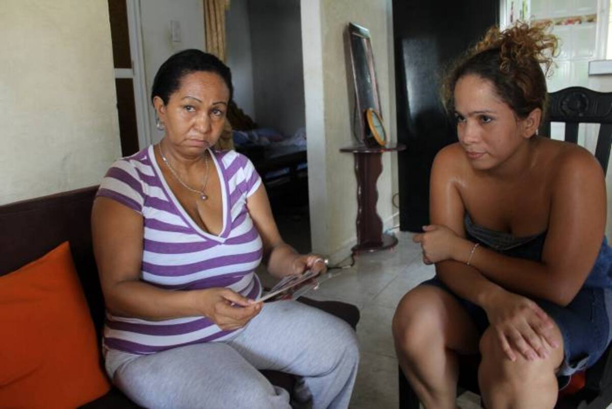 Rosario Díaz, madre de Yelissa, y Yelisset Puello, hermana gemela. CLAUDIA FORTICH - Q'HUBO CARTAGENA