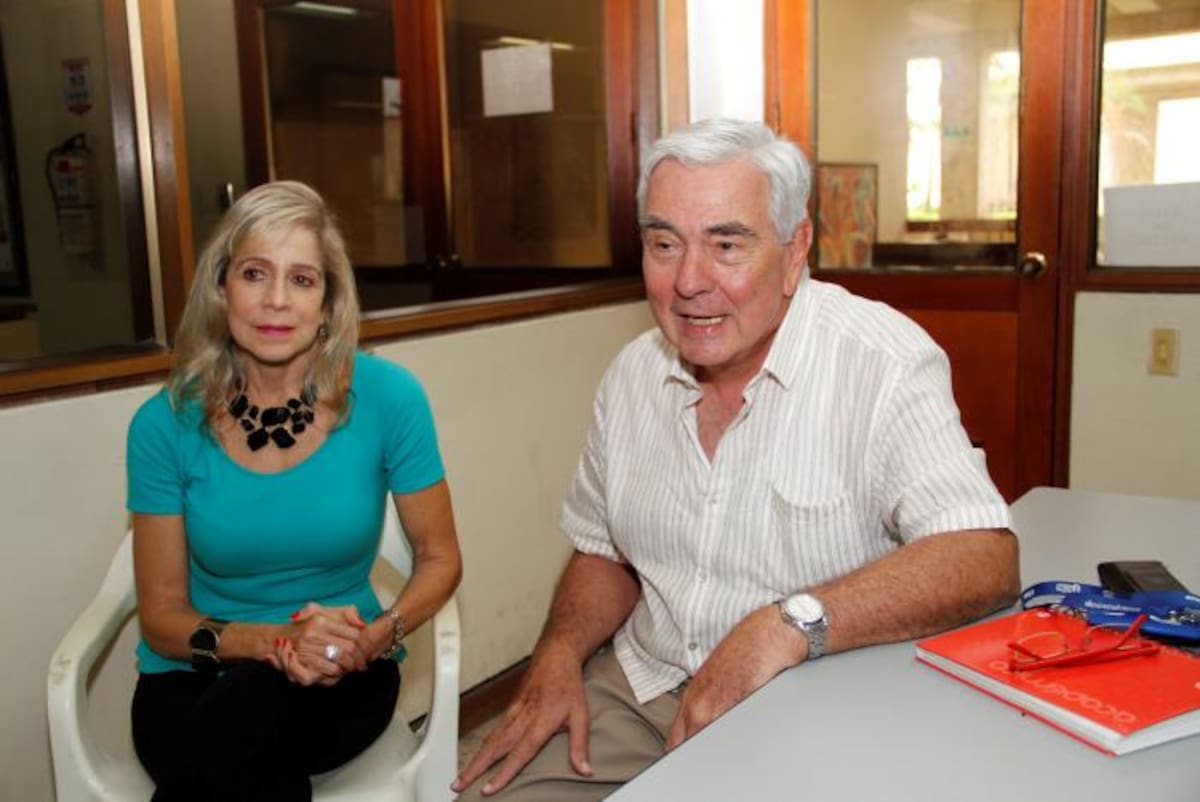 Martha Vélez de Tono y el doctor Jaime Trucco Lemaitre. Aroldo Mestre