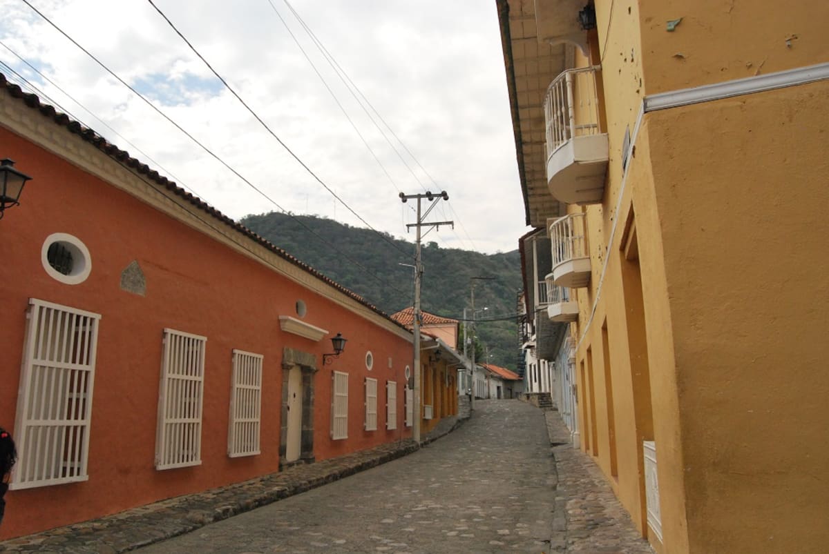 Calle del casco histórico de Honda. El Universal