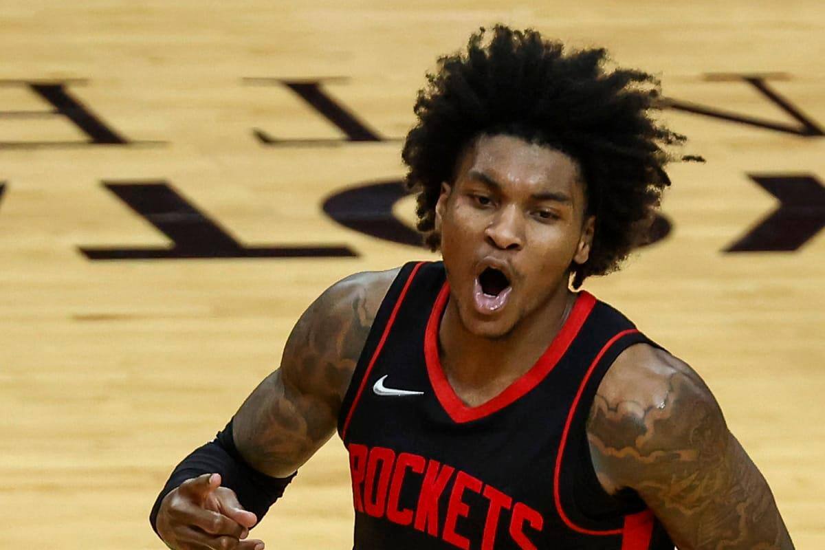 Jugador de la NBA es arrestado y acusado de agredir a su novia