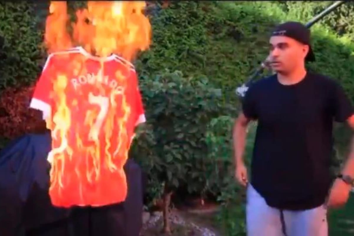 Hincha del United quemó camiseta de Cristiano por su “traición” con el City