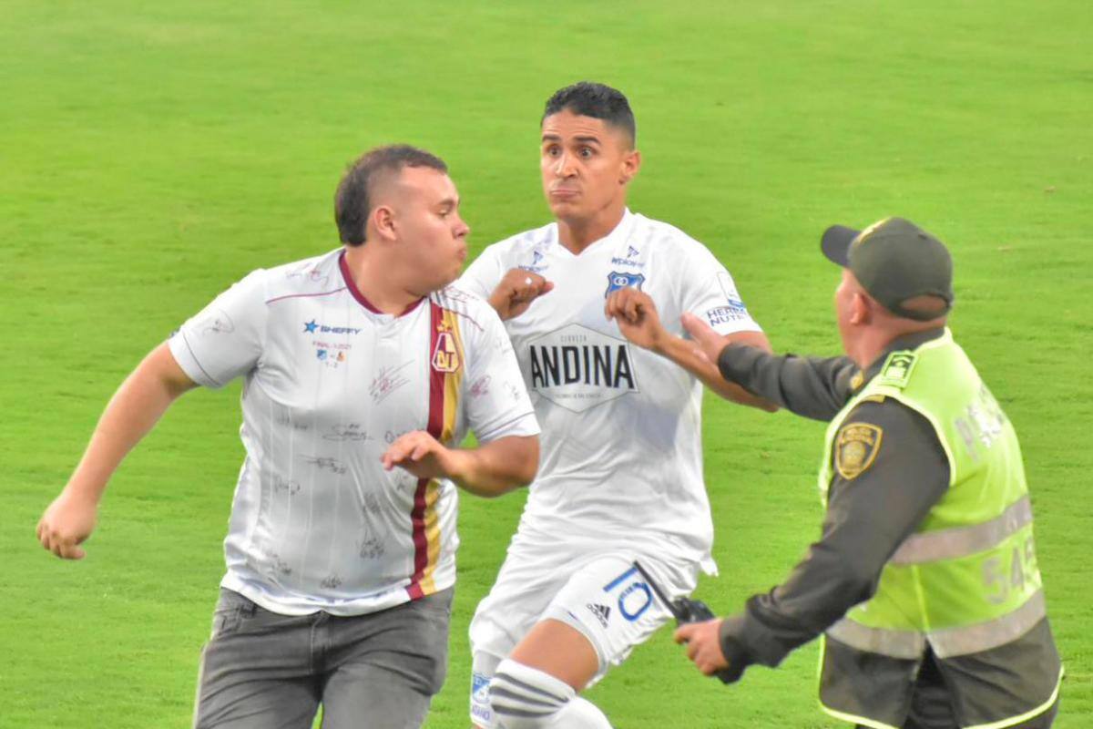 Daniel Cataño denunció al hincha que lo agredió en el estadio