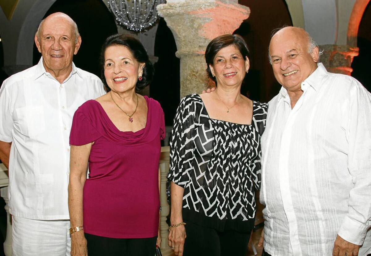 Hermann Schwyn, Mébel Ferrer, Hortensia de Caviedes y Camilo Caviedes.