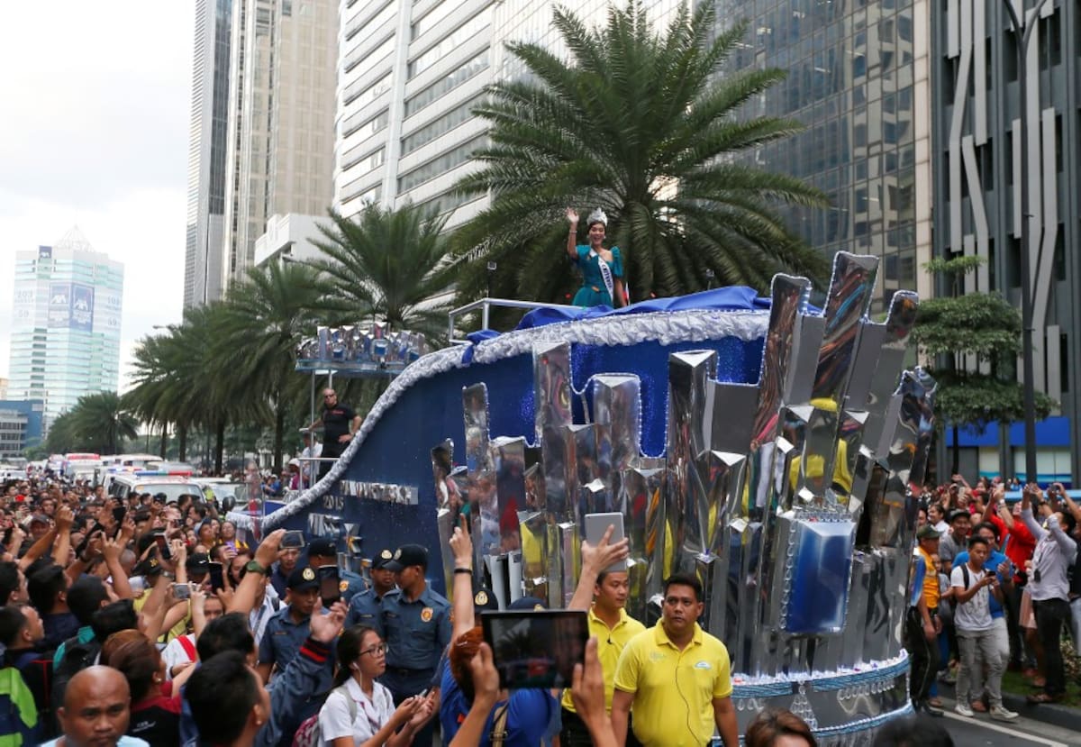 Pia recorriendo las calles de Makati en Manila, Filipinas. AP Bullit Marquez