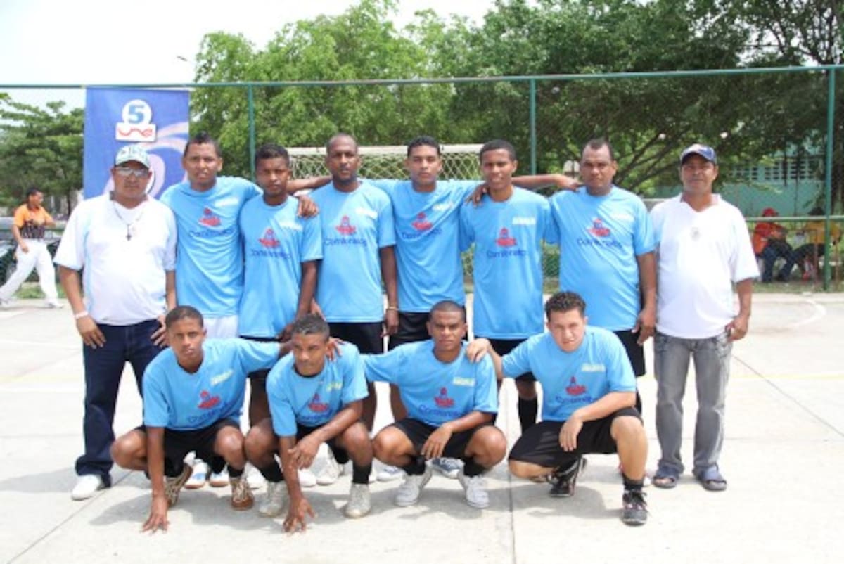 San Isidro-Uruguay derrotó ayer 2-0 a Líbano-Colombia y clasificó a las semifinales del Mundial de Golito Interbarrios. ÓSCAR DÍAZ / El Universal /