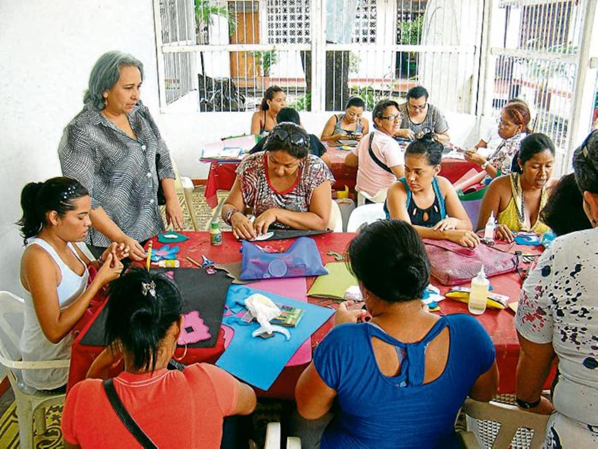 2.700 mujeres reciben capacitación en la Casa de la Mujer de Córdoba.