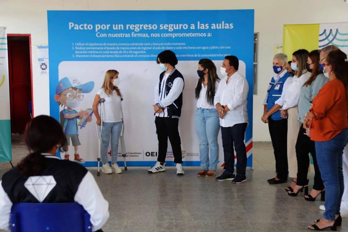 Padres, estudiantes, profesores y autoridades pactan por un regreso seguro a clases