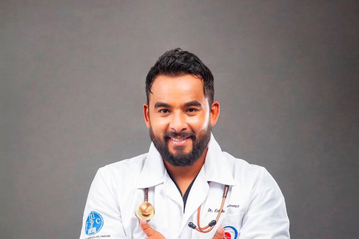 Esteban Contreras, el médico que promueve una medicina más humana