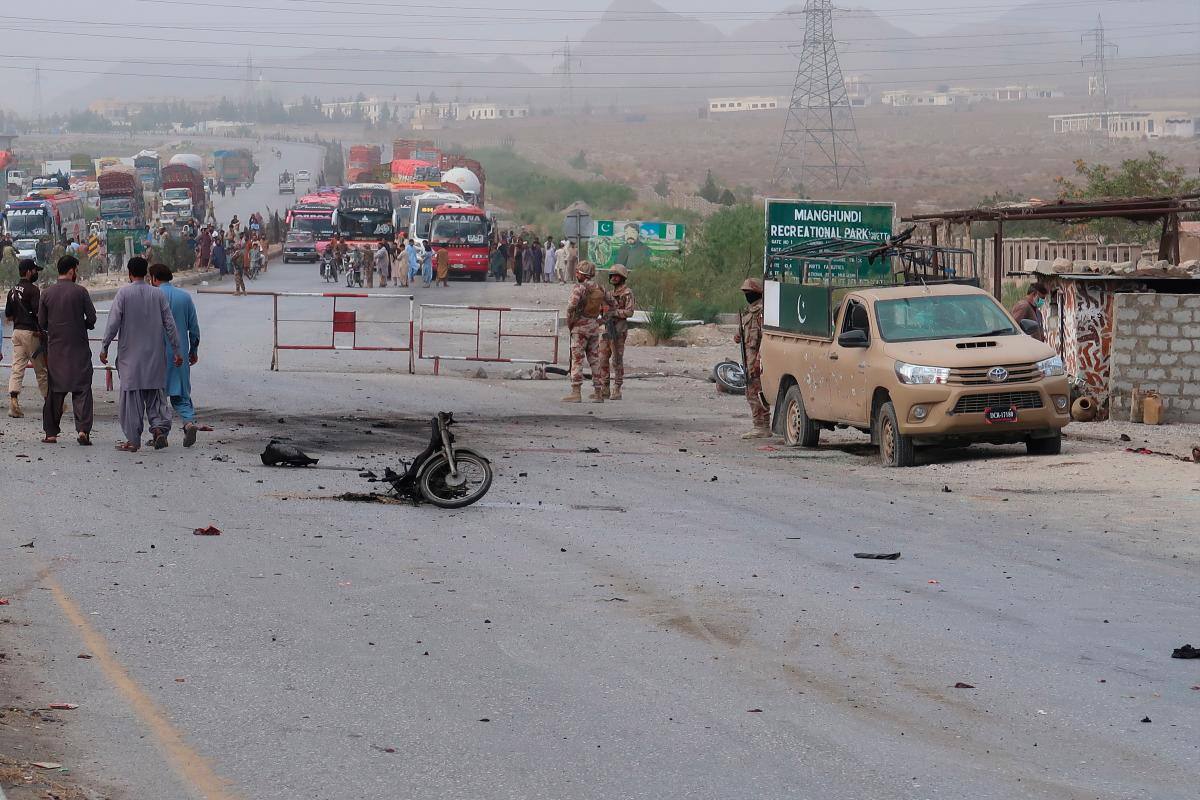 Al menos tres muertos y 20 heridos en atentado suicida talibán en Pakistán