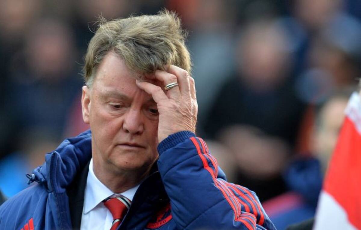 Louis van Gaal se juega su continuidad en Manchester ante el Chelsea. AFP PAUL ELLIS