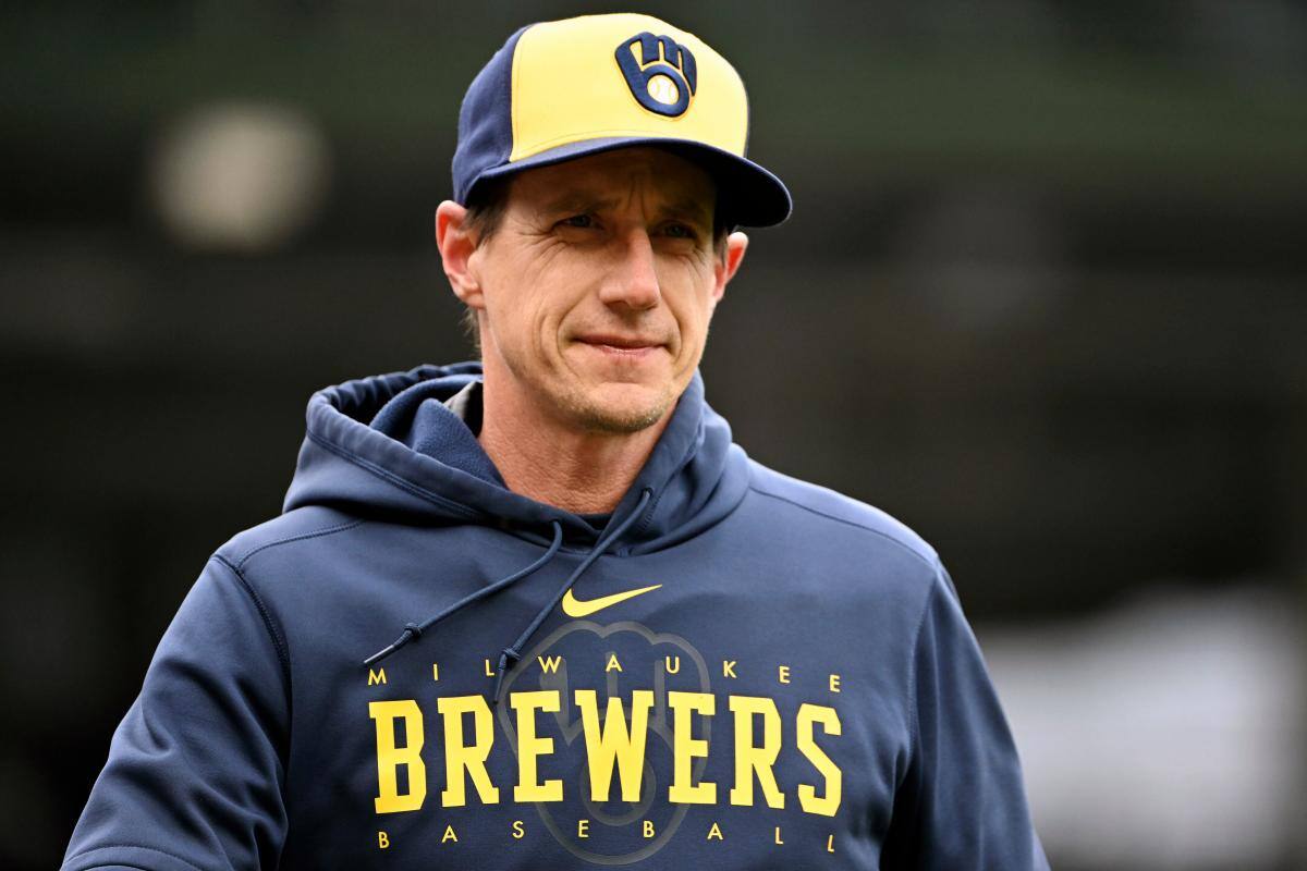 Craig Counsell viaja a Cleveland para reunirse con los Guardianes