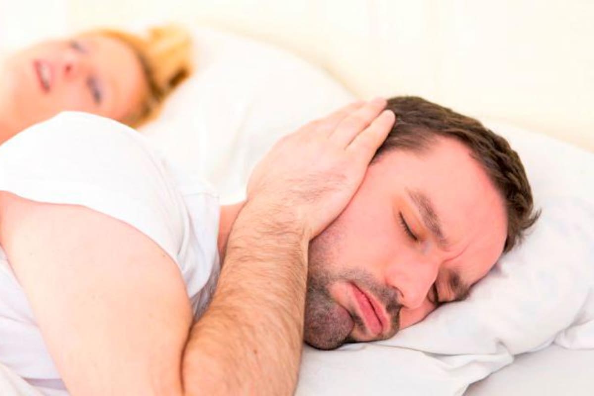 ¿Cómo dejar de roncar por la noche?, expertos le explican