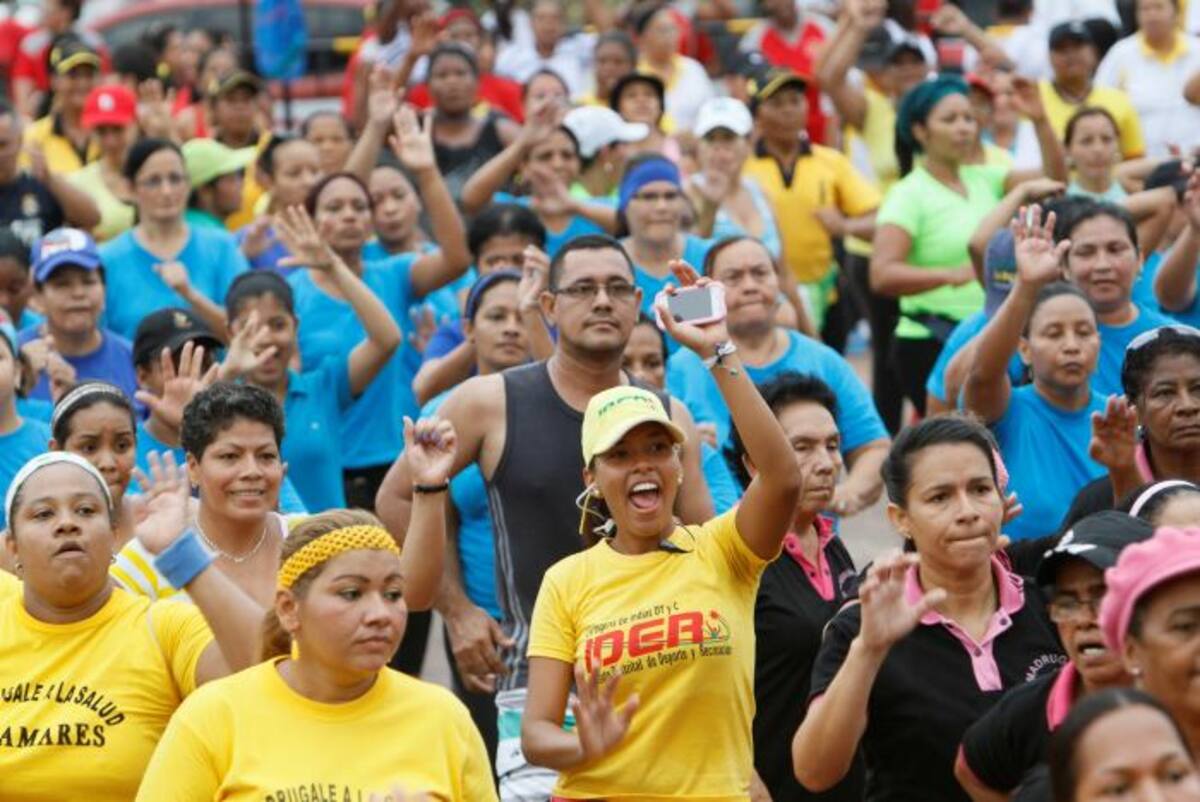 Más de 800 cartageneros celebraron el Día Mundial de la Actividad Física. JULIO CASTAÑO/EL UNIVERSAL