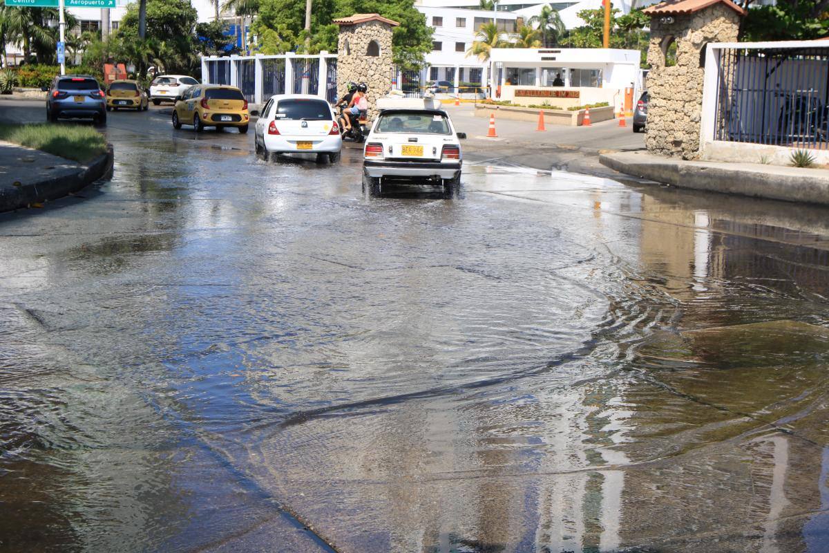 Aguas estancadas en la carrera 3 de Bocagrande, ¿hasta cuándo?
