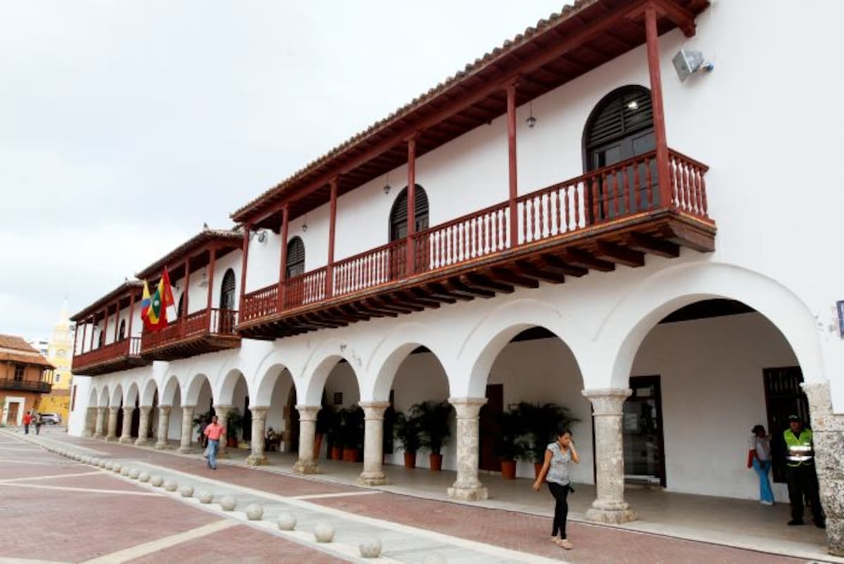 El Palacio de La Aduana, que abarca todo un costado de la plaza donde vivió el fundador de Cartagena, don Pedro de Heredia, finalmente es propiedad del Distrito de Cartagena. JULIO CASTAÑO-EL UNIVERSAL