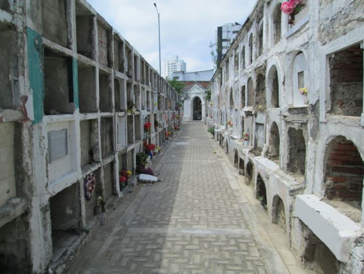 Cementerio Santa Cruz de Manga. PEDRO TORRES, GENTE BAHÍA - EL UNIVERSAL
