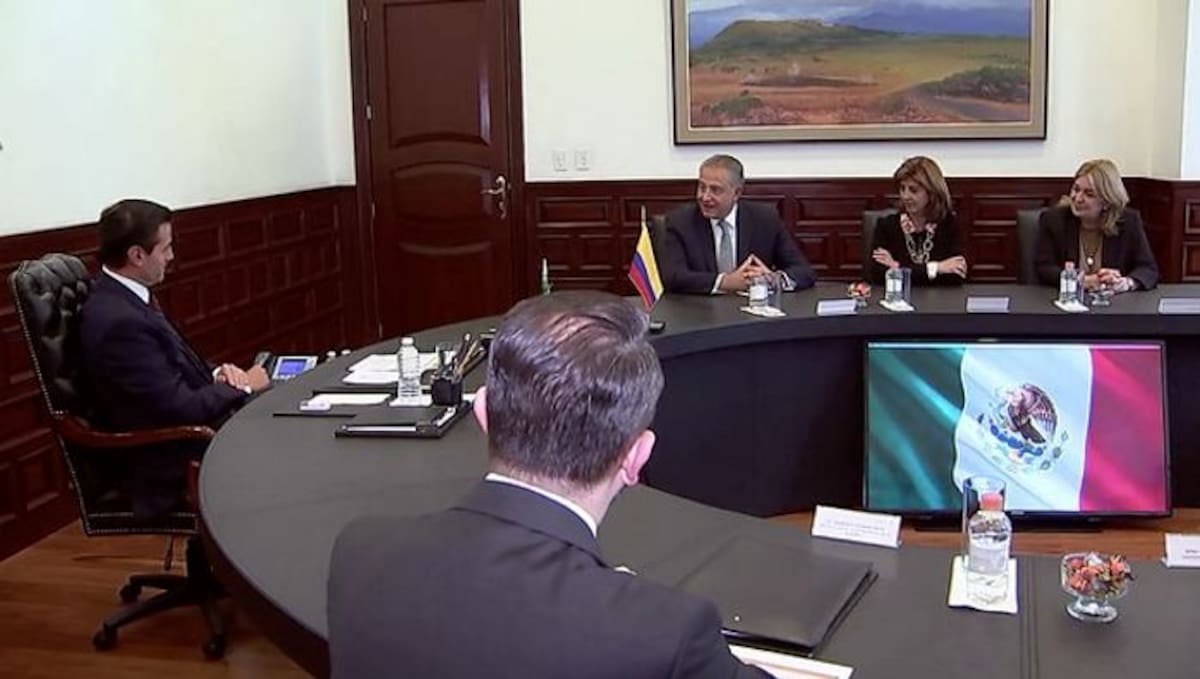 El vicepresidente de la República, general Óscar Naranjo, y la Canciller de Colombia, María Ángela Holguín, se reunieron hoy con el presidente de México, Enrique Peña Nieto. Colprensa