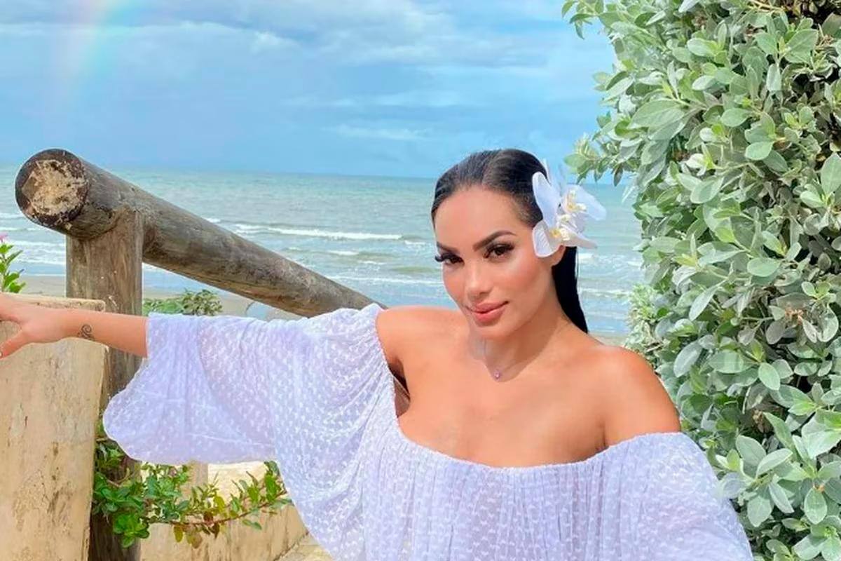 Video: Andrea Valdiri revela el porqué de su ausencia en las redes