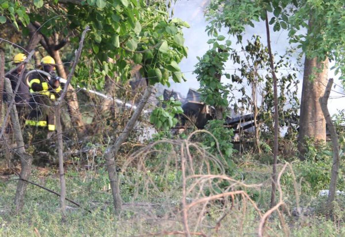 El Helicóptero pasó muy cerca de los techos de las casas del barrio 2 de Marzo de Sabanagrande CORTESÍA EL TESO BARRANQUILLA