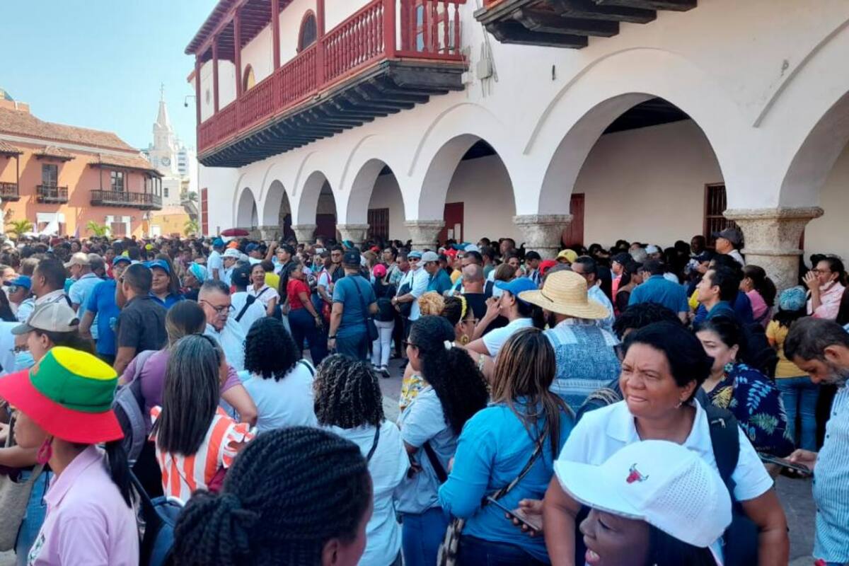 Video: Docentes de Cartagena protestan en el Centro Histórico