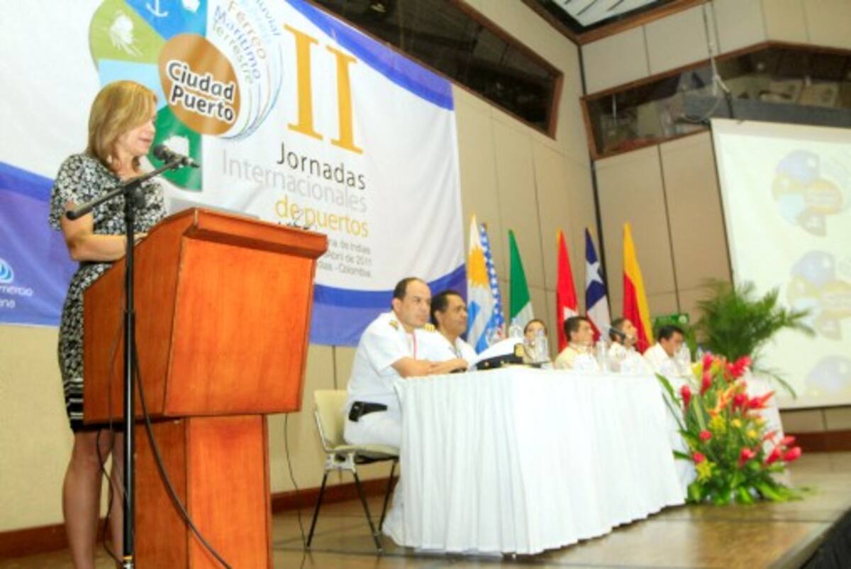 La secretaria General de la Alcaldía de Cartagena, Alicia Sáez, en la apertura de las II Jornadas Internacionales de Puertos, en el Centro de Convenciones. JULIO CASTAÑO / EL UNIVERSAL