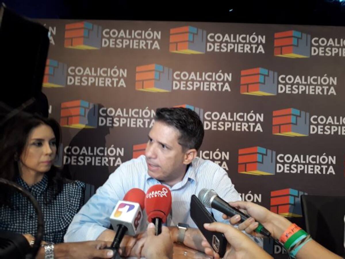 Los pastores María Paula Arrázola y Miguel Arrázola, durante el que se consideró el lanzamiento de su ala política. Archivo.
