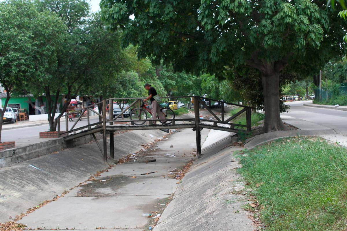 El canal es, al mismo tiempo, un boulevard arborizado desde la calle 27 hasta la 21.