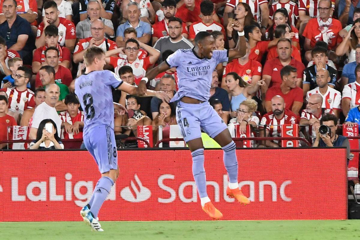 Real Madrid empieza la defensa del título con remontada