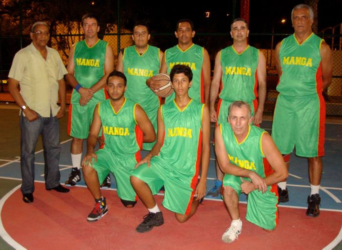 Equipo de Manga: César Estrada, Mauricio Betancourt, Carlos Sierra, Alberto Fonseca, Paolo Simonetti, Álvaro López. Agachados: Ricardo Espinosa, Alberto José Fonseca y William Madrid.