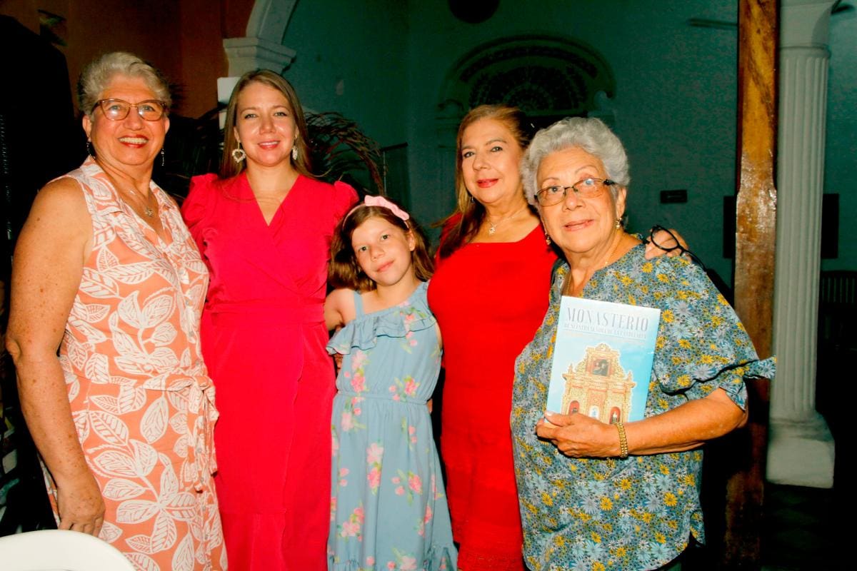 Julia Figueroa, Adriana Argumedo, Nathalie Vargas, Paulina Bossio y Norma Duque.