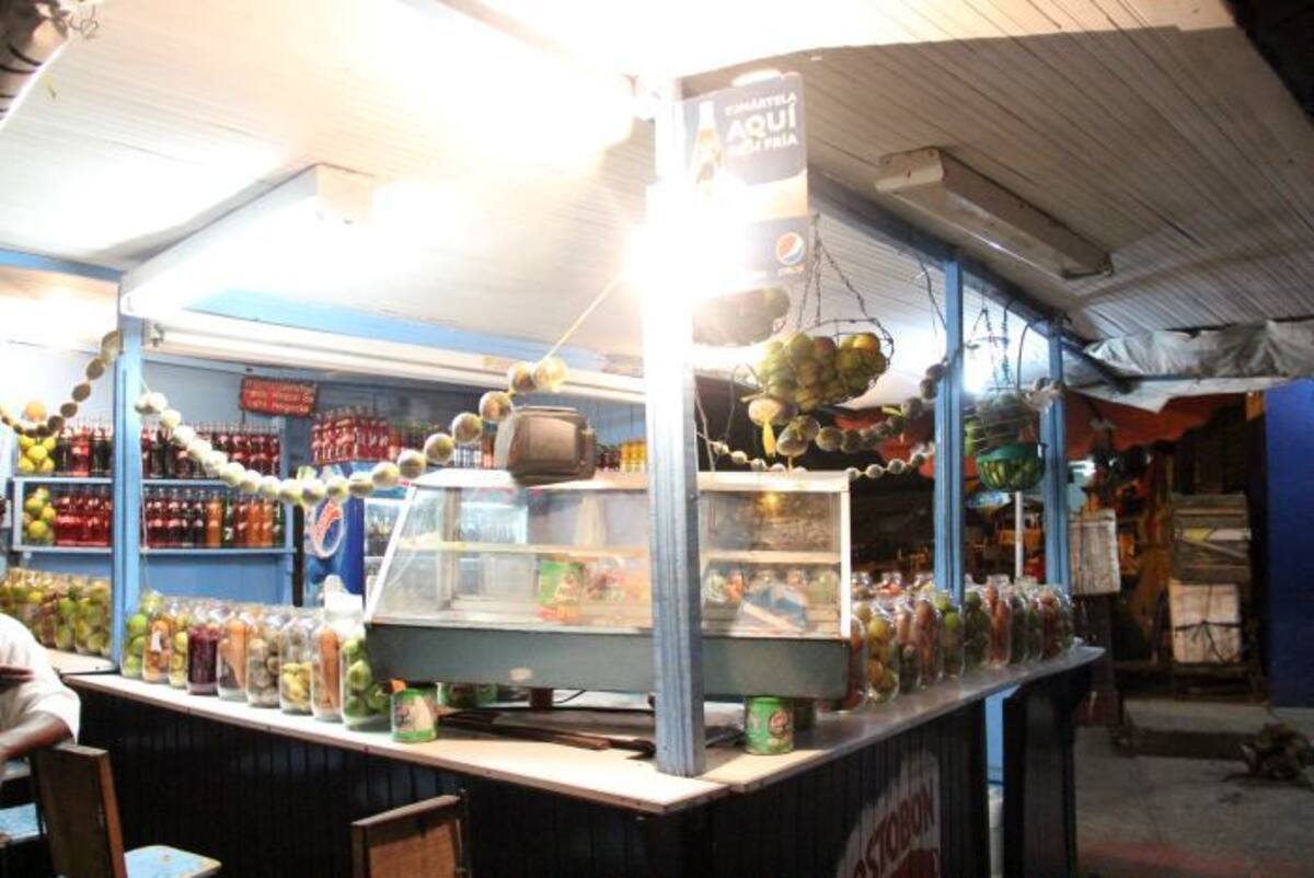 La venta de refrescos en este lugar es tan reconocida, que desde hace 35 años se ha convertido en toda una tradición. NAYIB GAVIRIA AMADOR - EL UNIVERSAL