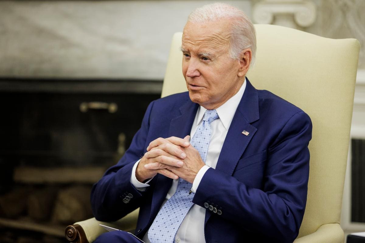 Biden cree que el muro con México no es efectivo y no puede evitar reforzarlo