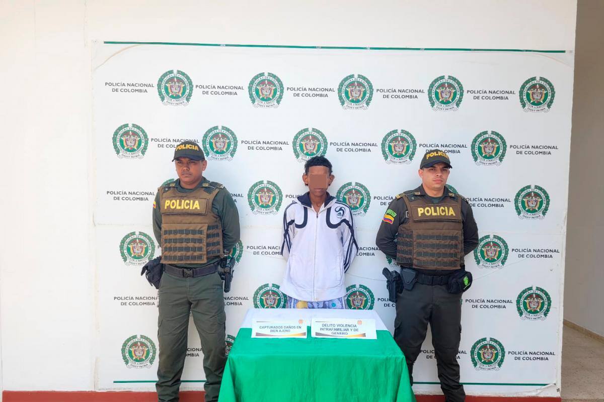 Iba a quemar la casa porque su mujer se negó a tener sexo con él: la golpeó