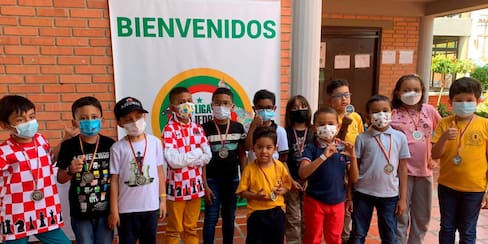 Niños y jóvenes movieron sus fichas en ajedrez