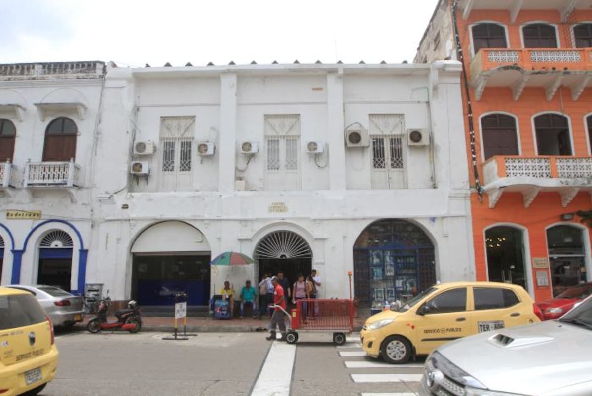 Así luce actualmente la parte frontal del Centro Comercial Getsemaní. Julio Castaño-El Universal